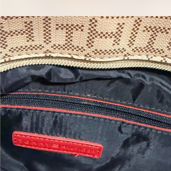 Tommy Hilfiger Beige and Navy Tote - Picture 3 of 4